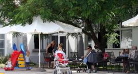 Terasa li.bar-a u dvorištu Gradske knjižnice Zadar