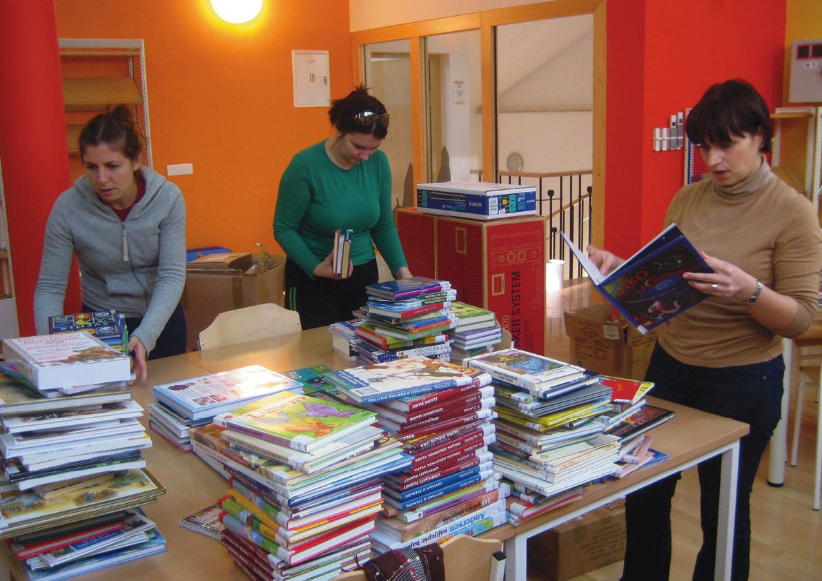 Pripreme za otvorenje Ogranka: razvrstavanje građe. <br>(19. studeni 2008.)