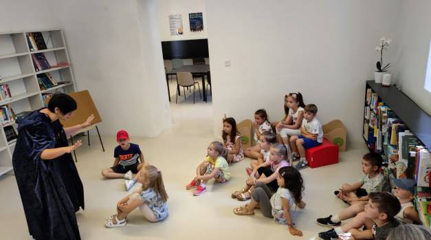 Sretan mi ostani vrtiću, ja idem u školu! Sretan mi ostani vrtiću, ja idem u školu!