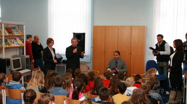 Zadar čita: Otvorenje manifestacije - Čitanje priče (gospodin Dražen Grgurević, dogradonačelnik)