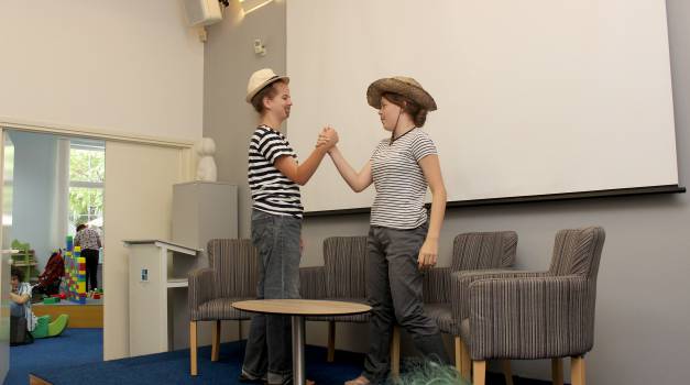 Tri žene, dva ribara i inspektor