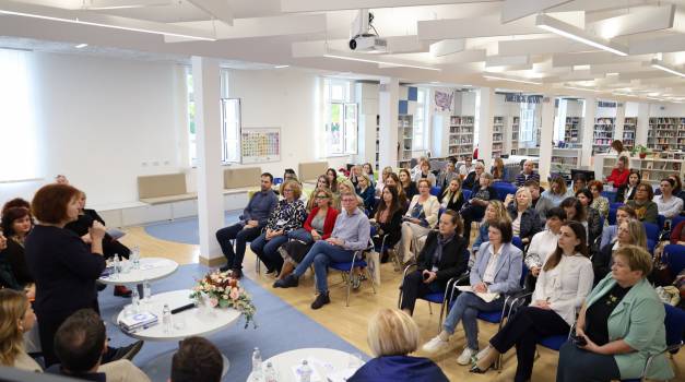 Okrugli stol - Utjecaj suvremenih knjižničnih prostora na poticanje čitanja Okrugli stol - Utjecaj suvremenih knjižničnih prostora na poticanje čitanja