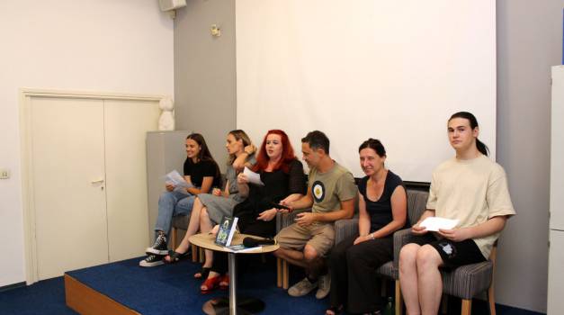 Roman Simić predstavio roman za mlade "Iva, do Mjeseca i natrag".