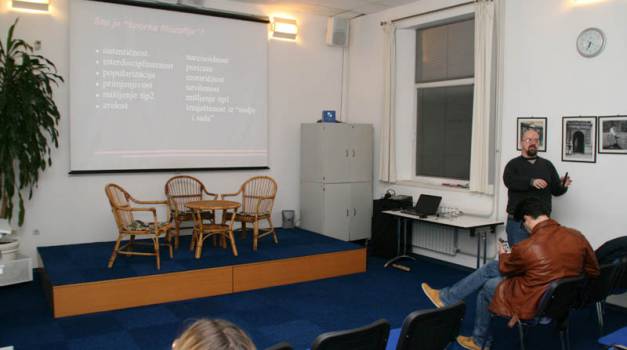 Dinosauri globalizacije - radioamaterizam