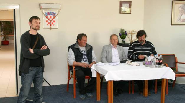 Čitanje priča štićenicima doma