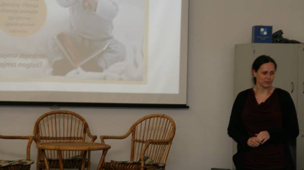 Zašto pedijatri preporučuju čitanje djeci