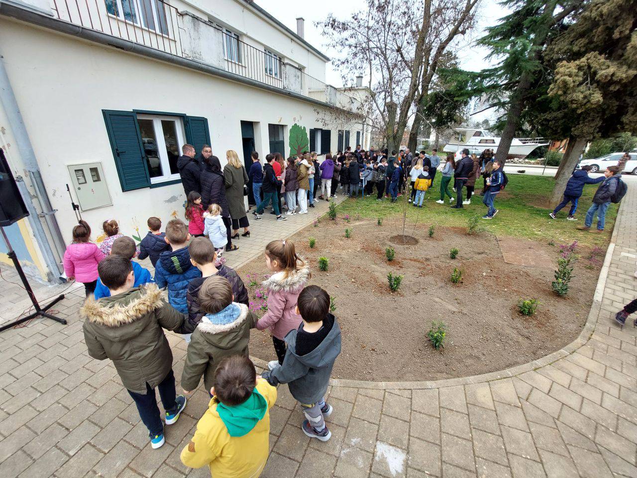 Otvorena mala knjižnica u Kožinu