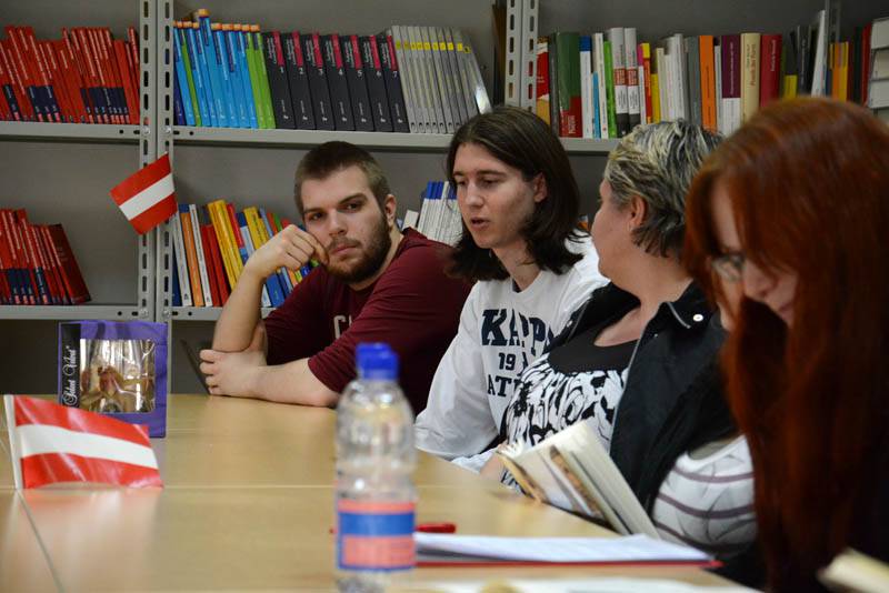 Ein Spaziergang durch ili Šetnja Austrijom, čitanje ulomaka putopisnih djela austrijskih pisaca na njemačkom jeziku 