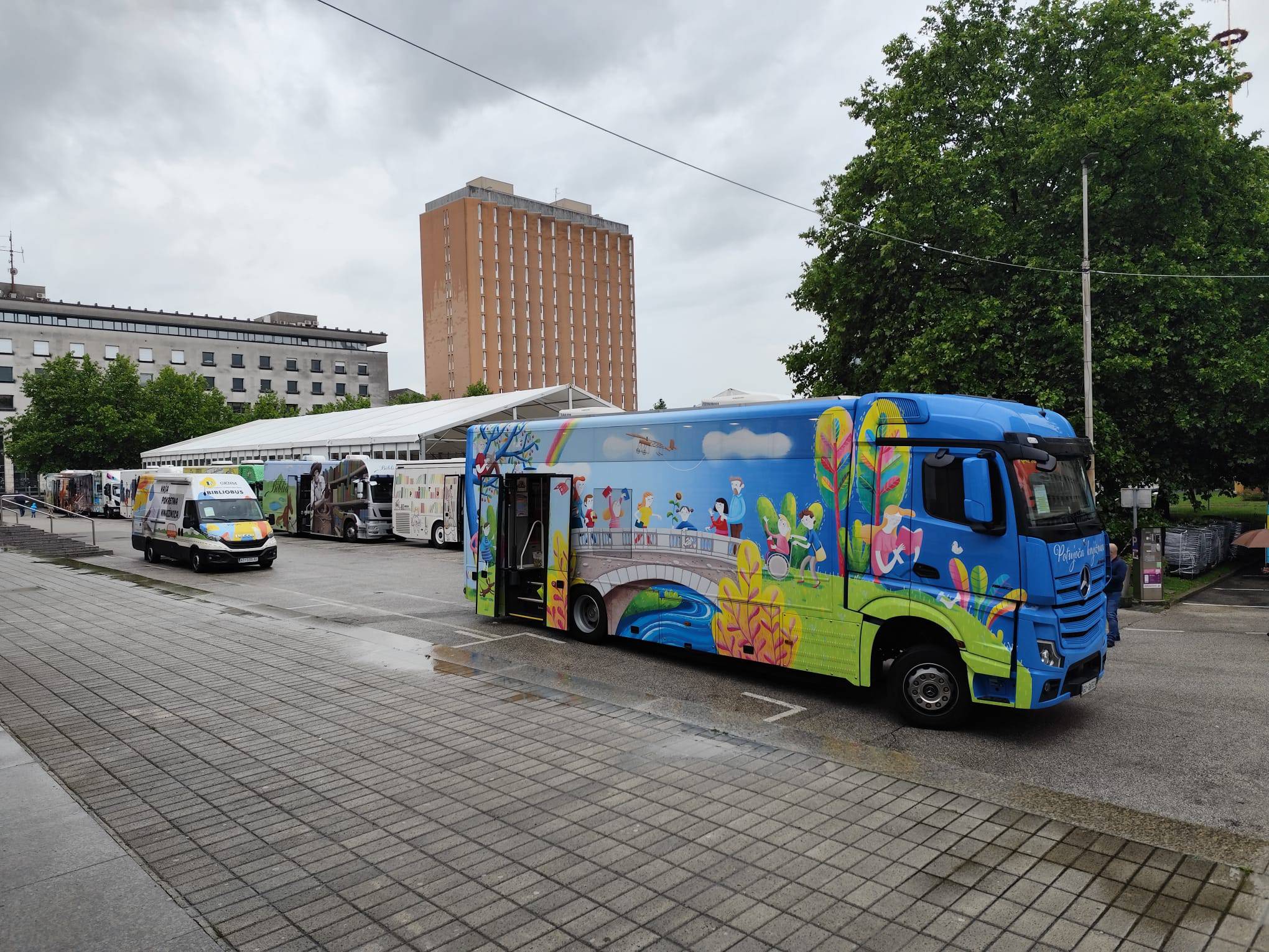 Bibliobusna sluzba na Festivalu bibliobusa u Sloveniji Bibliobusna sluzba na Festivalu bibliobusa u Sloveniji
