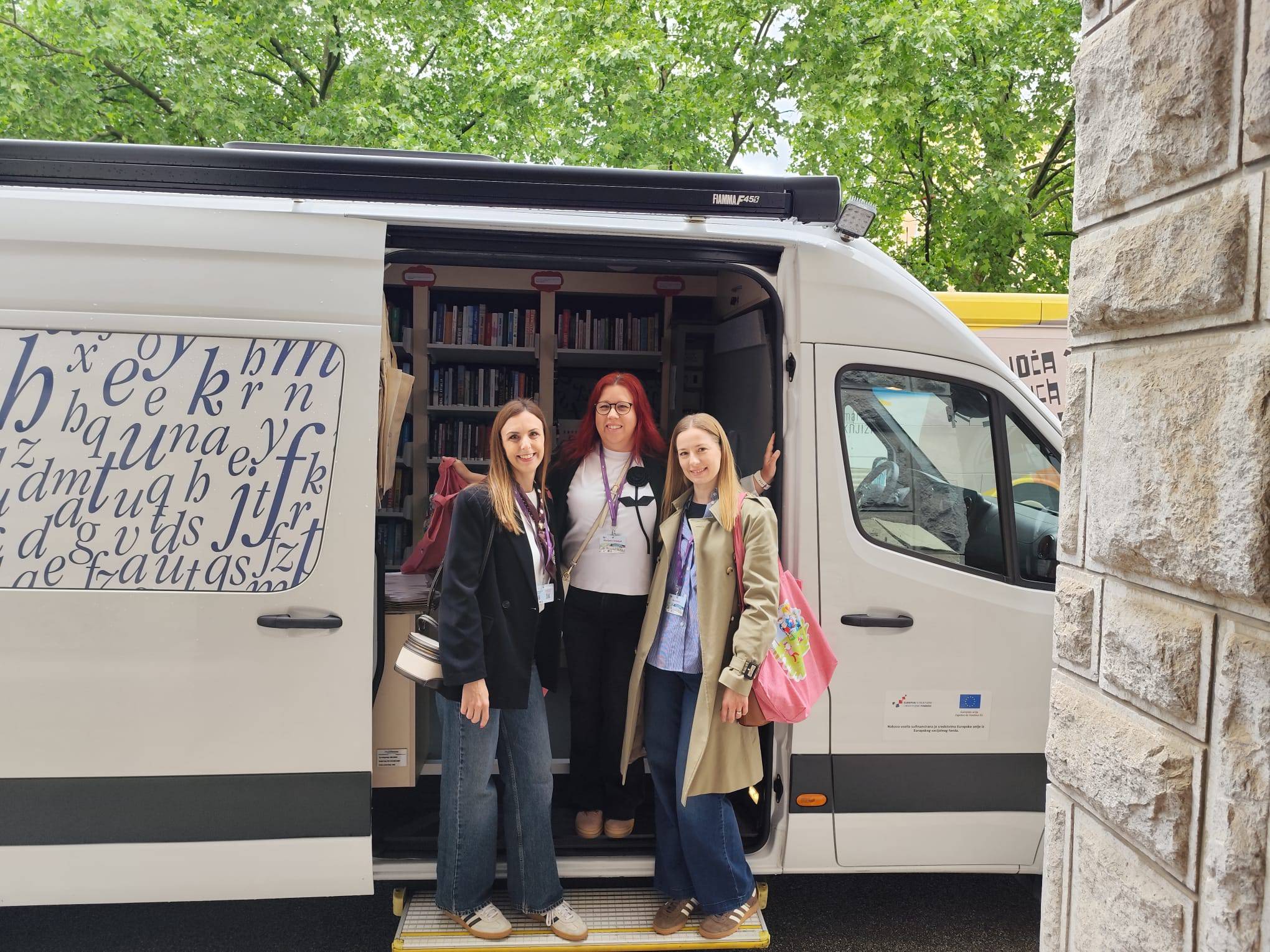 Bibliobusna sluzba na Festivalu bibliobusa u Sloveniji Bibliobusna sluzba na Festivalu bibliobusa u Sloveniji