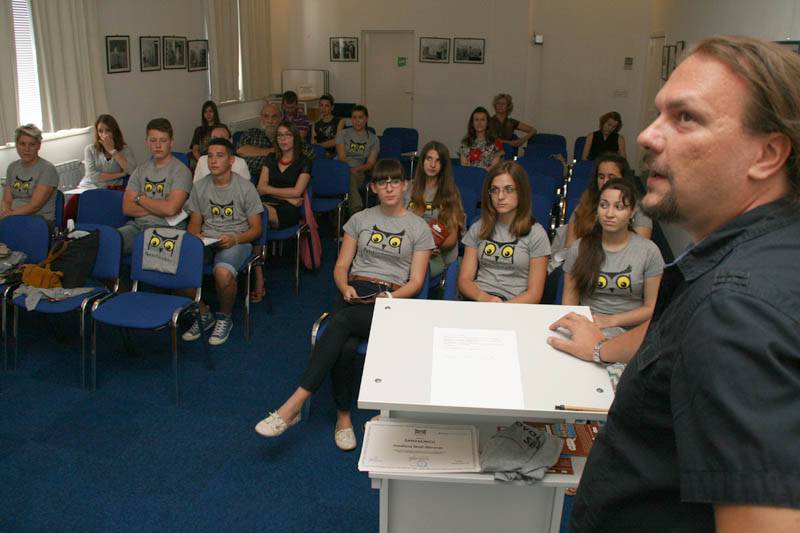 Podjela diploma polaznicima Male filozofije (srednja škola)