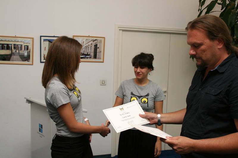 Podjela diploma polaznicima Male filozofije (srednja škola)