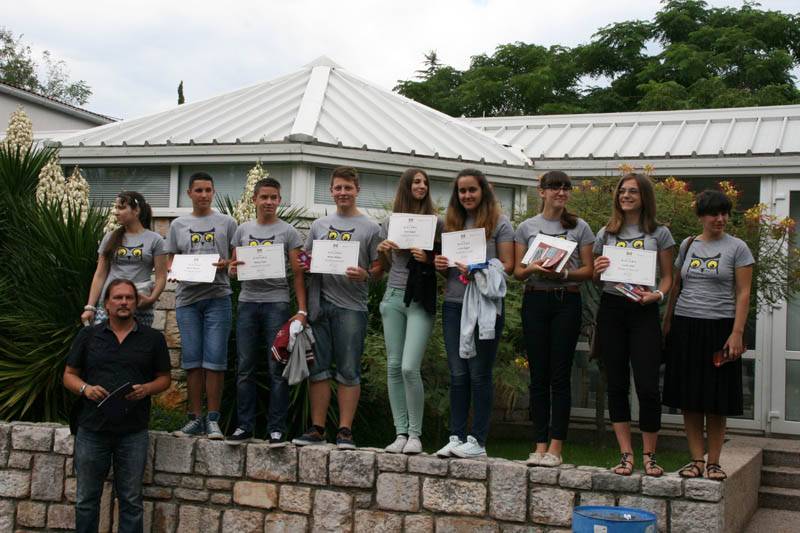 Podjela diploma polaznicima Male filozofije (srednja škola)