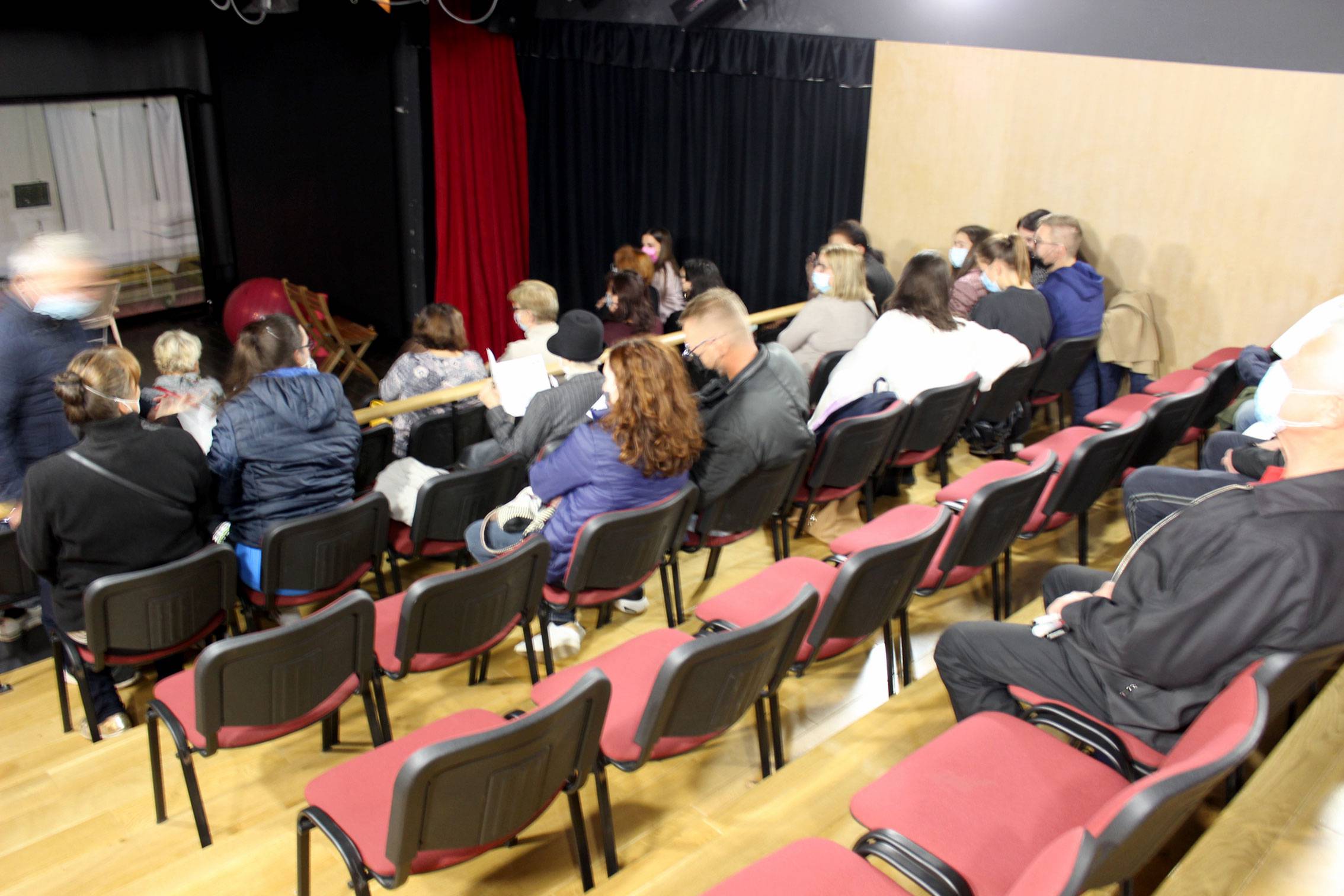 Predstava „Ja, trudnica“ - Kerekesh Teatar Predstava „Ja, trudnica“ - Kerekesh Teatar