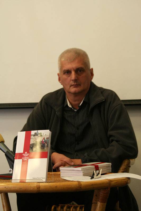 Engleski okvir za Ahmićku sliku