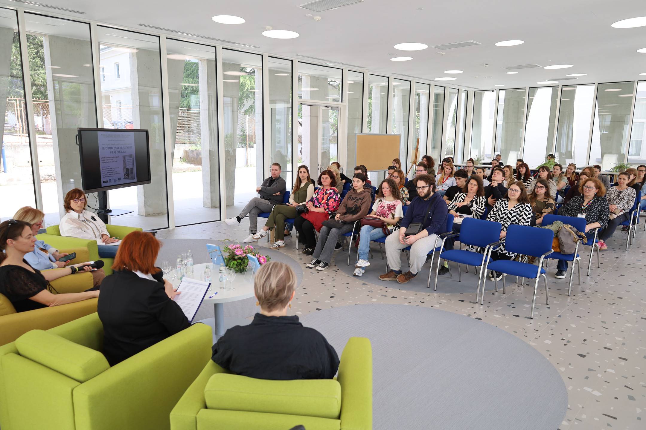 Informacijska privatnost u knjižnicama