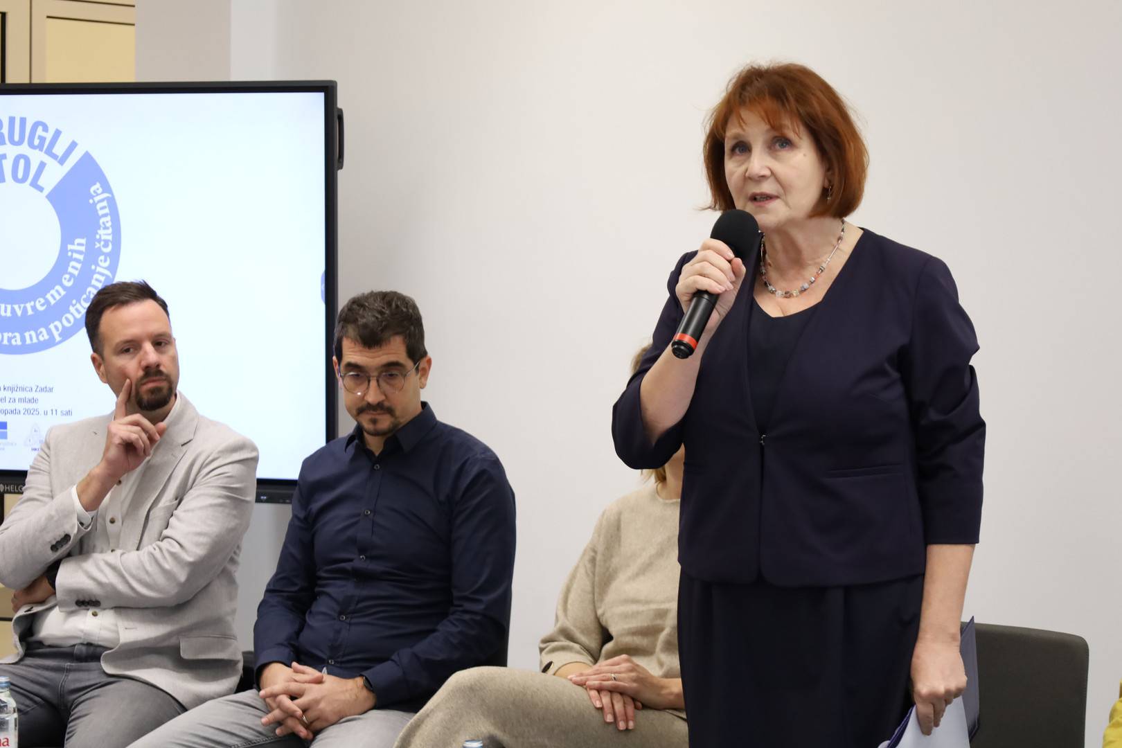 Okrugli stol - Utjecaj suvremenih knjižničnih prostora na poticanje čitanja Okrugli stol - Utjecaj suvremenih knjižničnih prostora na poticanje čitanja