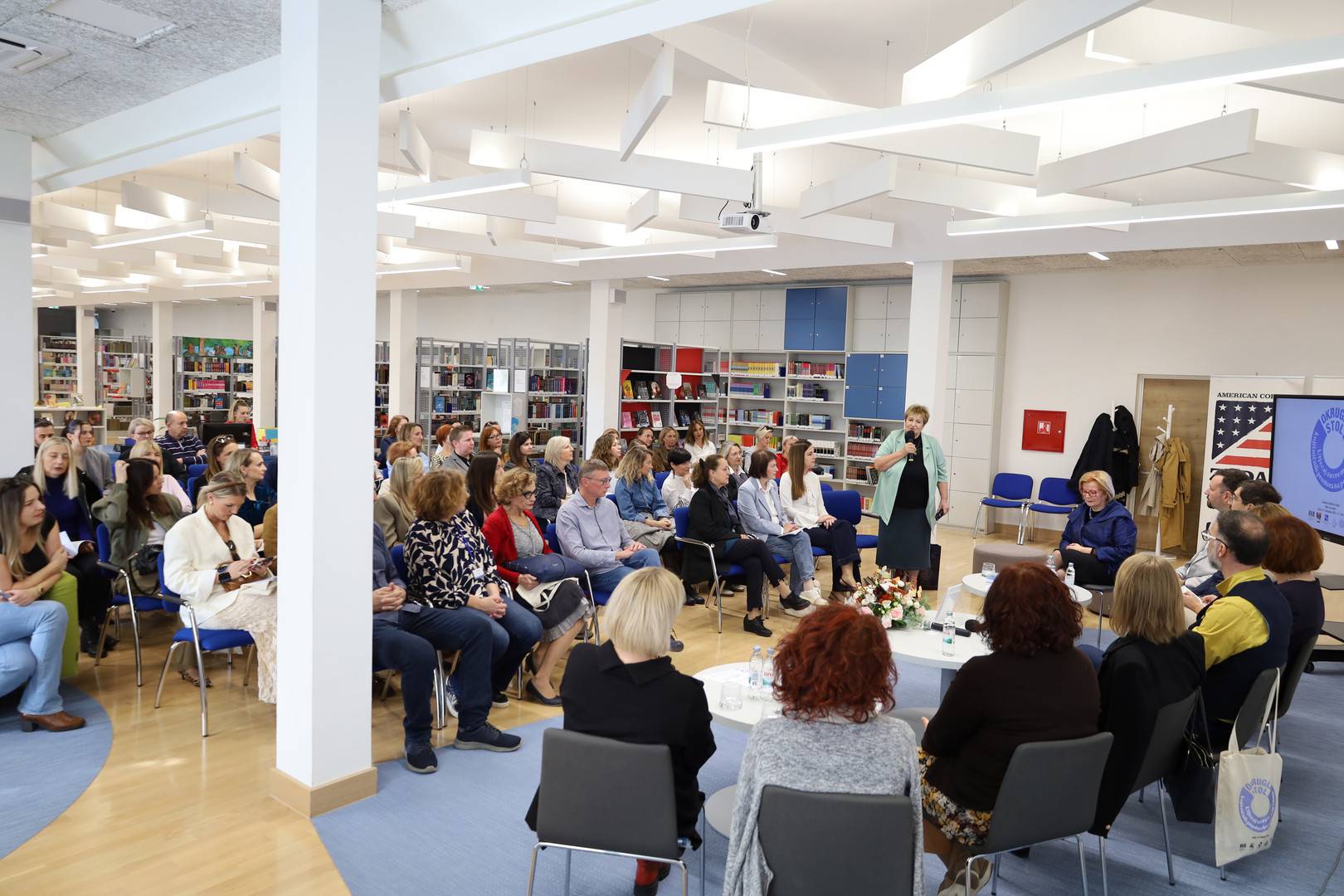 Okrugli stol - Utjecaj suvremenih knjižničnih prostora na poticanje čitanja Okrugli stol - Utjecaj suvremenih knjižničnih prostora na poticanje čitanja