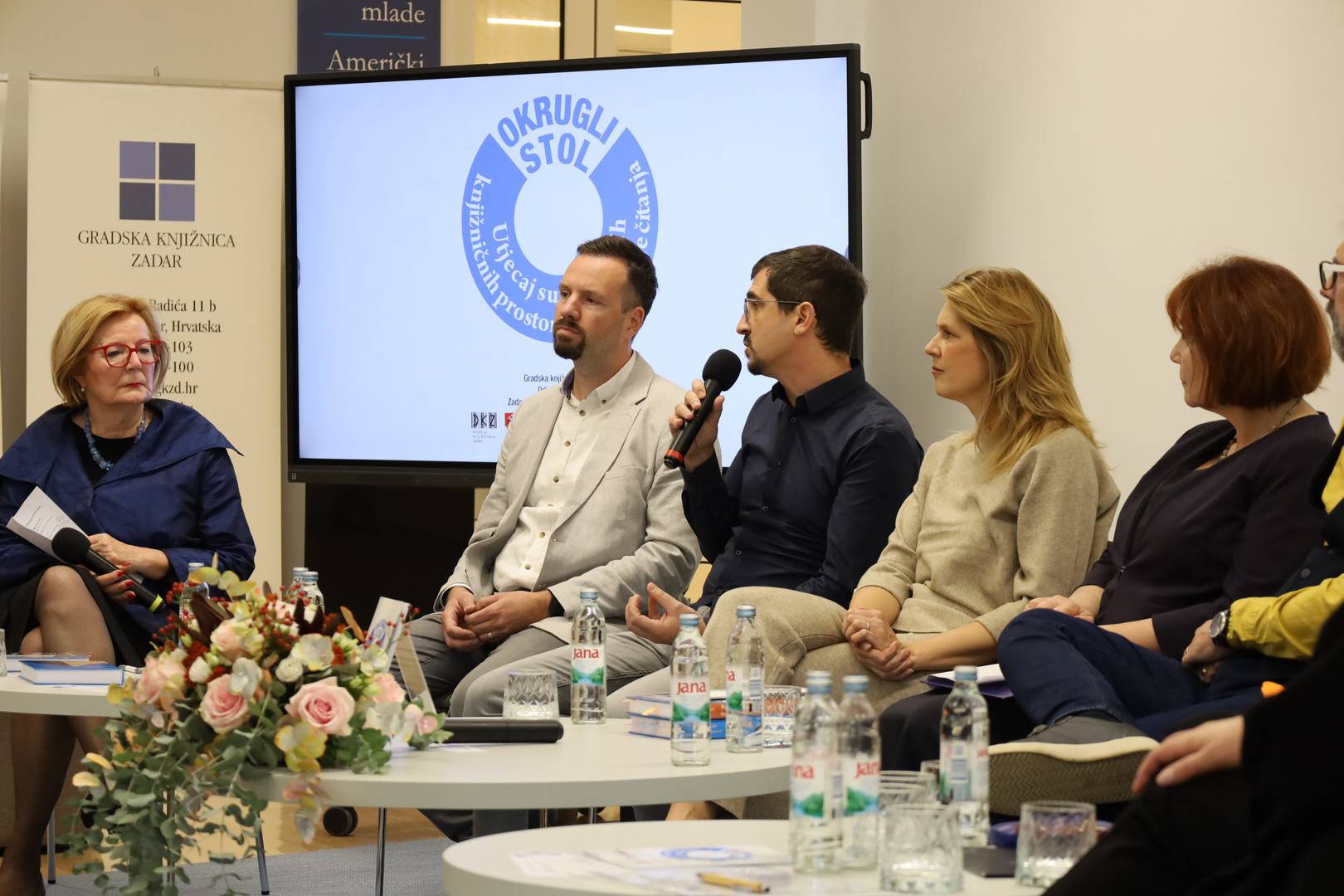 Okrugli stol - Utjecaj suvremenih knjižničnih prostora na poticanje čitanja Okrugli stol - Utjecaj suvremenih knjižničnih prostora na poticanje čitanja