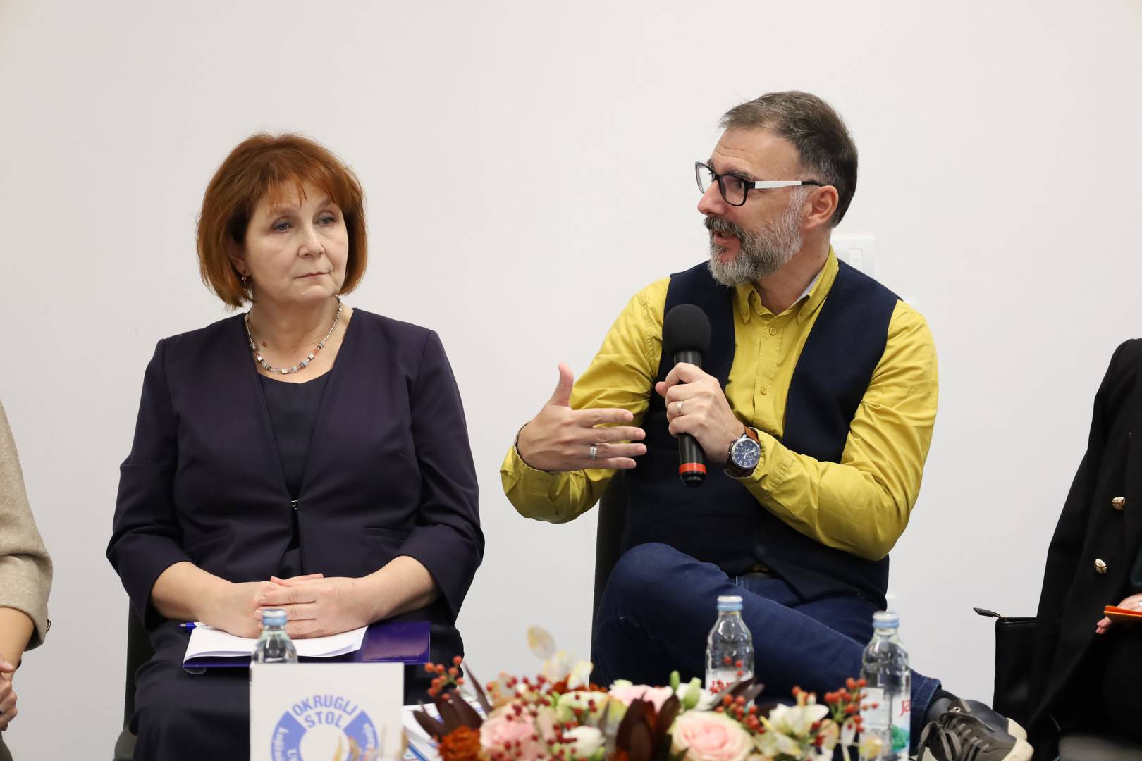 Okrugli stol - Utjecaj suvremenih knjižničnih prostora na poticanje čitanja Okrugli stol - Utjecaj suvremenih knjižničnih prostora na poticanje čitanja