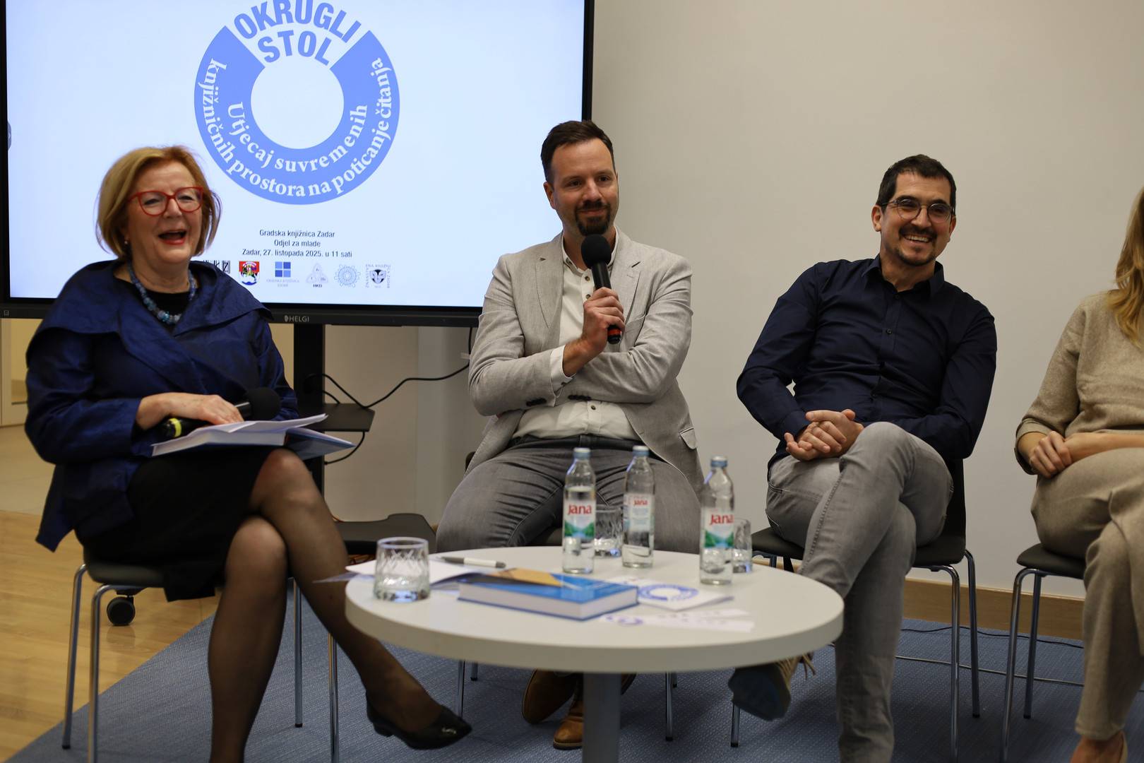 Okrugli stol - Utjecaj suvremenih knjižničnih prostora na poticanje čitanja Okrugli stol - Utjecaj suvremenih knjižničnih prostora na poticanje čitanja