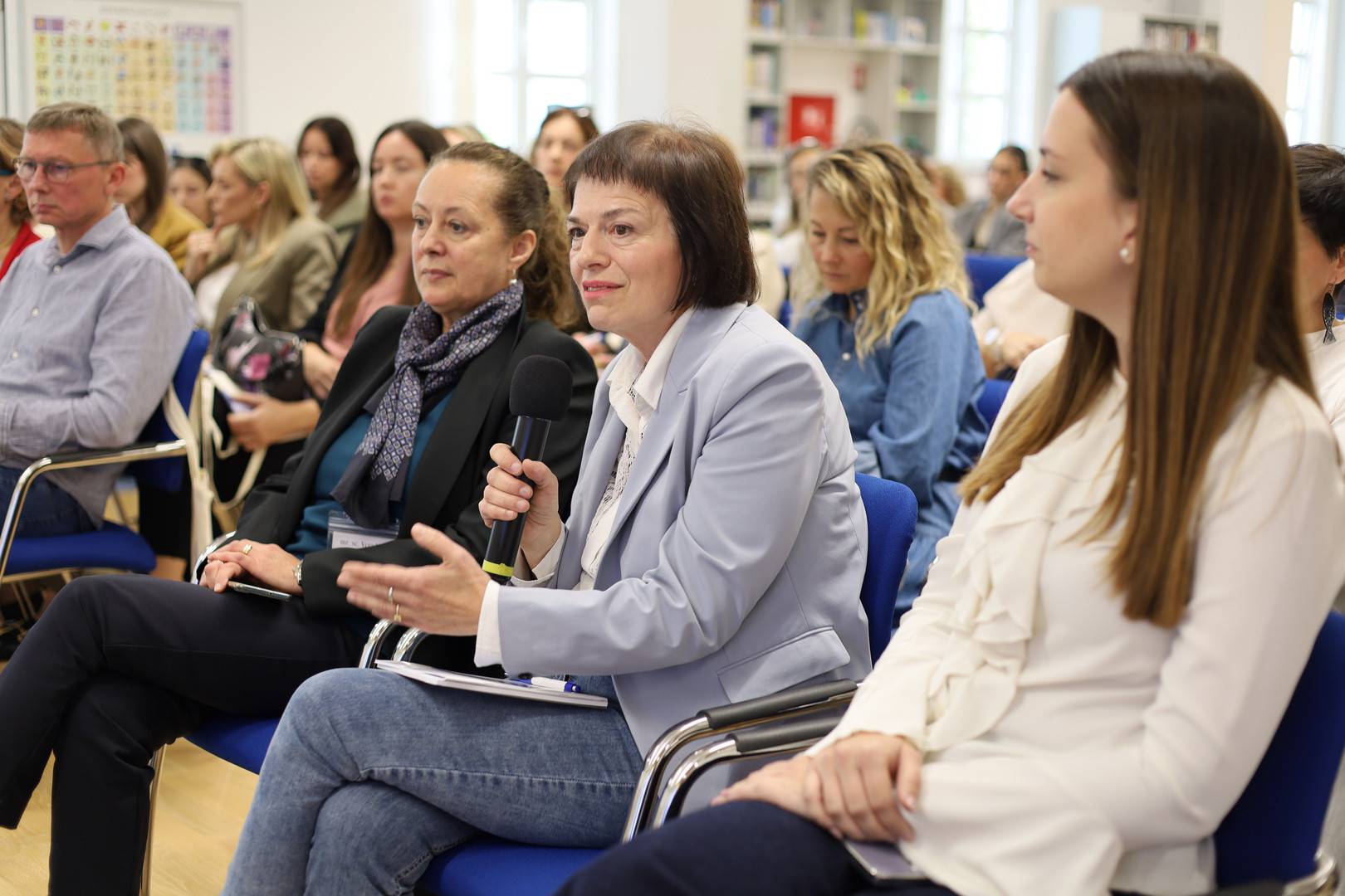 Okrugli stol - Utjecaj suvremenih knjižničnih prostora na poticanje čitanja Okrugli stol - Utjecaj suvremenih knjižničnih prostora na poticanje čitanja