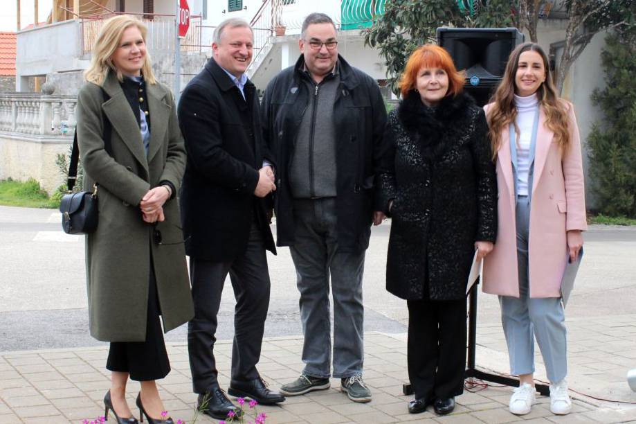 Otvorena mala knjižnica u Kožinu