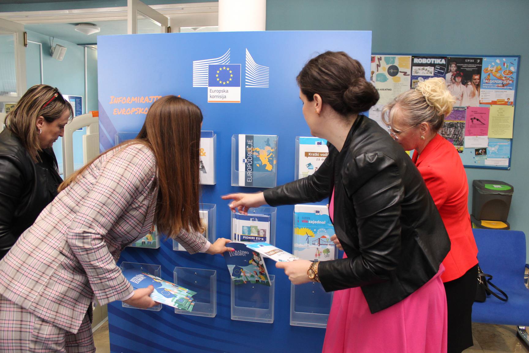 Zadra Nova donirala europske publikacije Gradskoj knjižnici Zadar