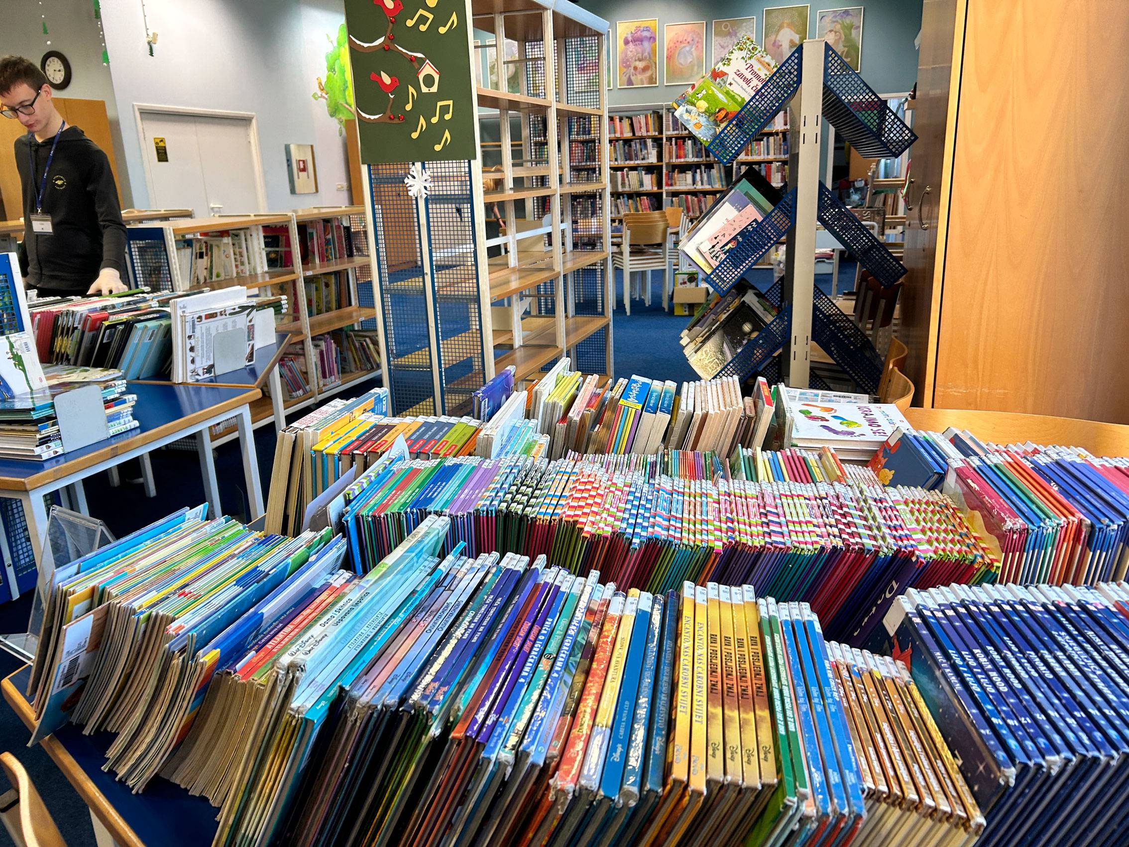 Preuređujemo Dječji odjel (1) Knjige na privremenoj lokaciji Preuređujemo Dječji odjel (1) Knjige na privremenoj lokaciji