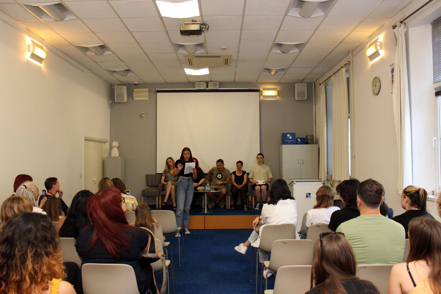 Roman Simić predstavio roman za mlade "Iva, do Mjeseca i natrag".