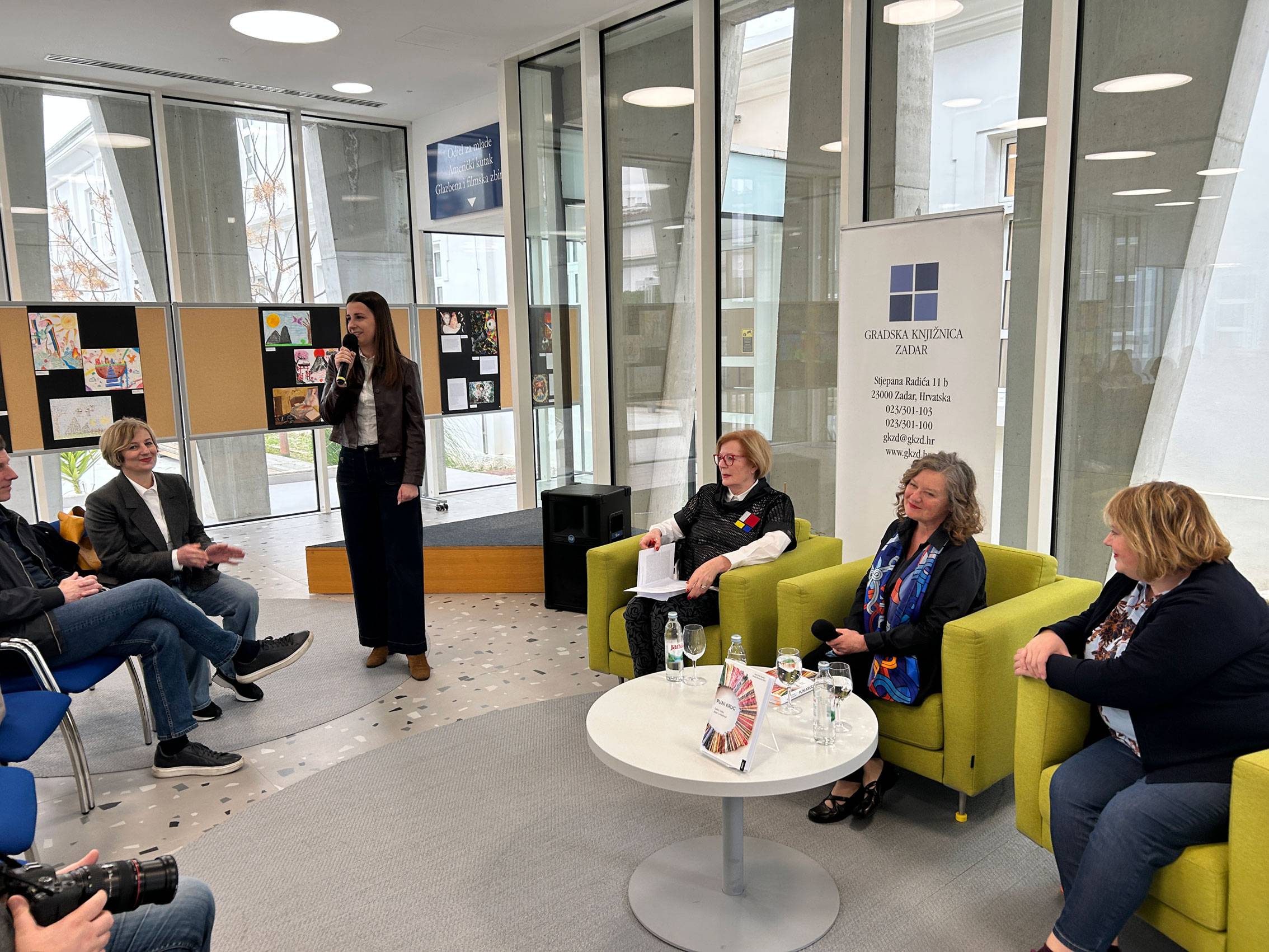 Puni krug : zašto i kako čitati s mladima