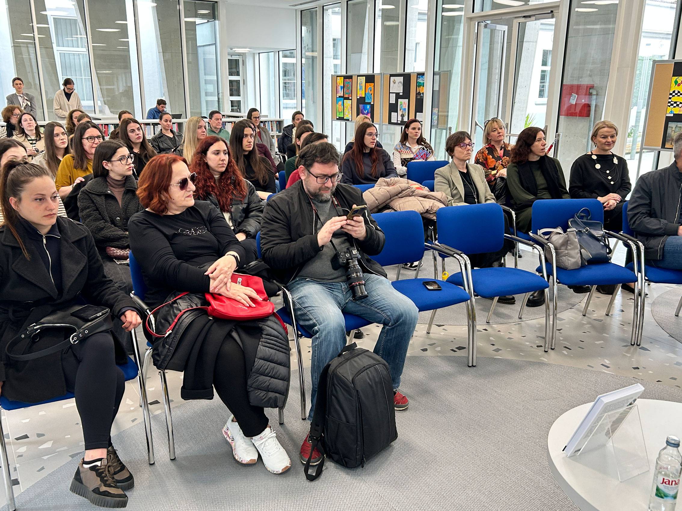 Puni krug : zašto i kako čitati s mladima