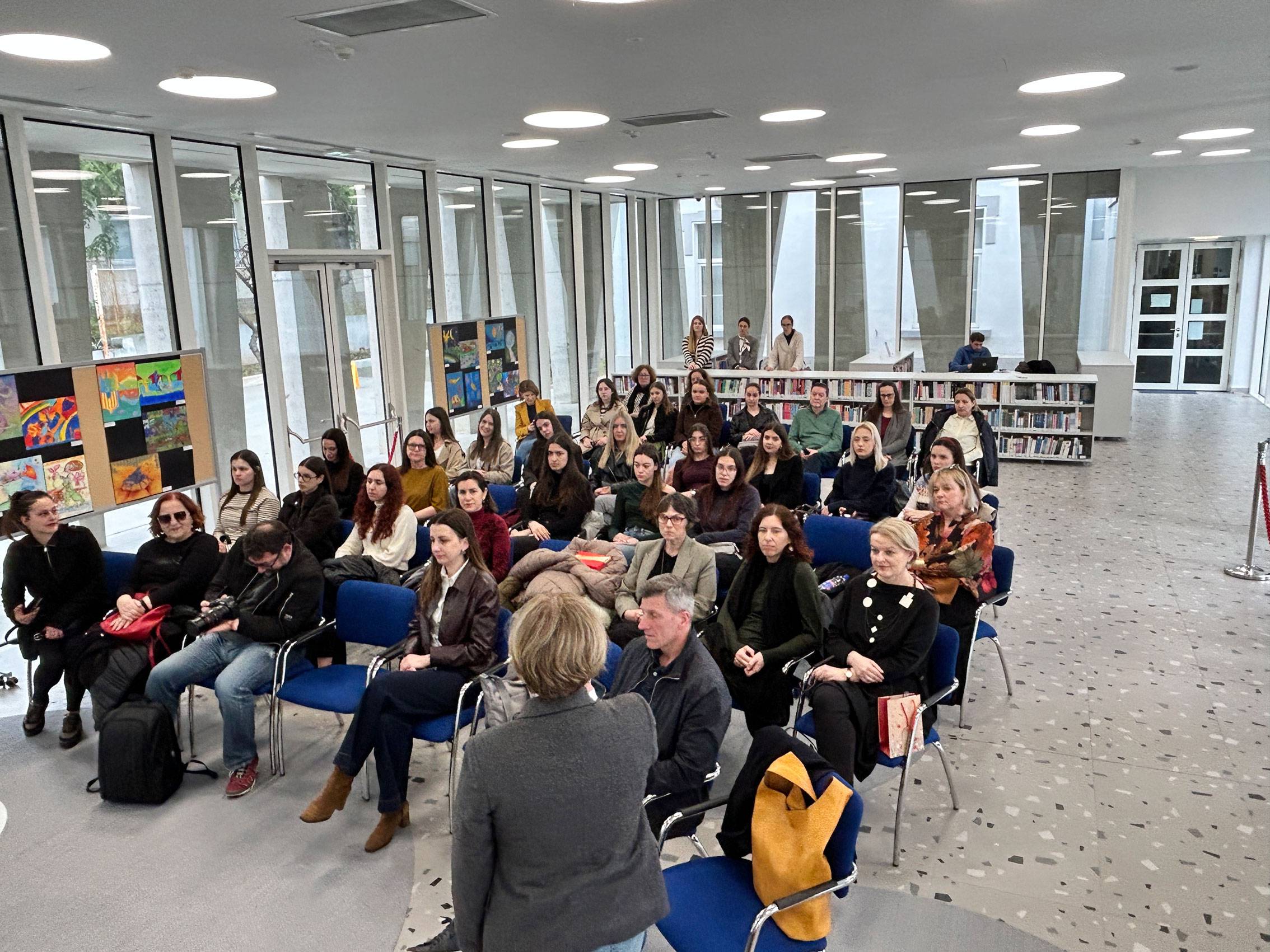 Puni krug : zašto i kako čitati s mladima