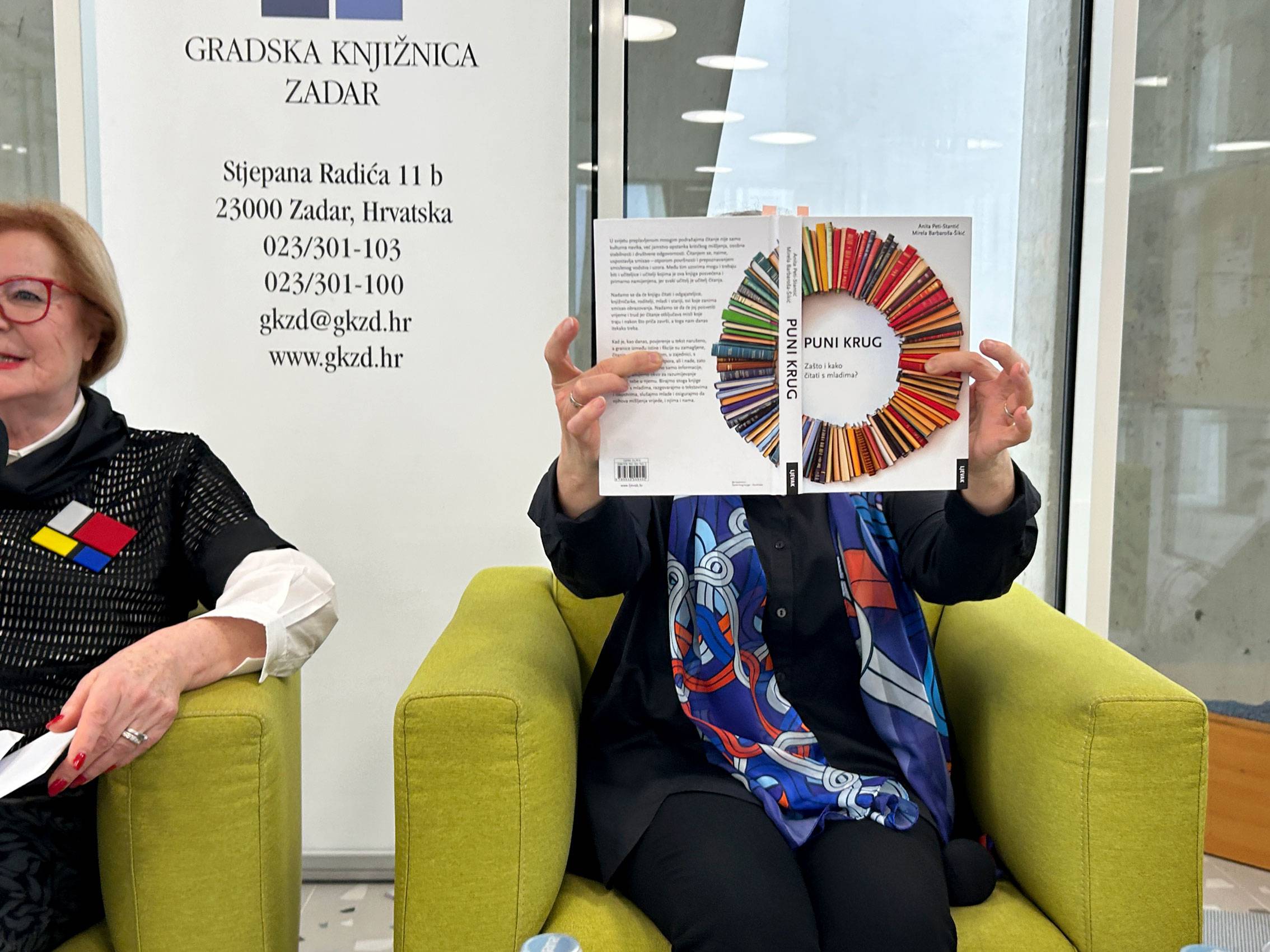 Puni krug : zašto i kako čitati s mladima