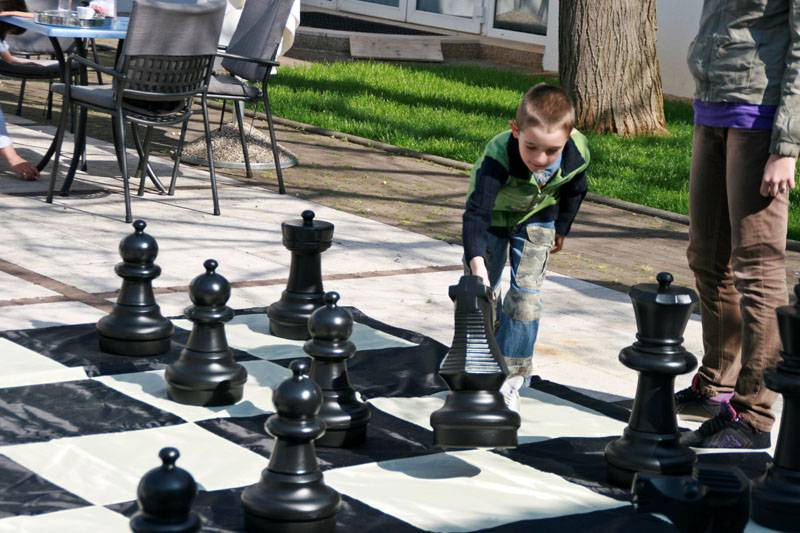 Šah u dvorištu
