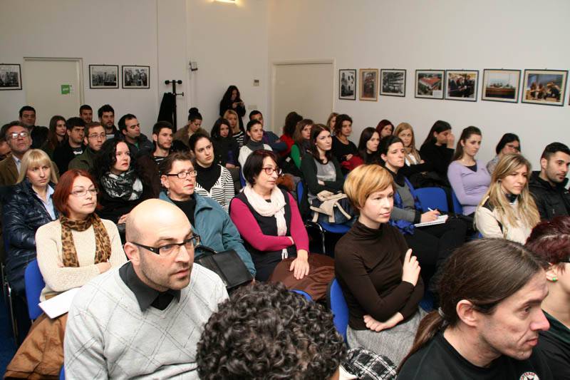 Zašto žene rade više, a zarađuju manje?