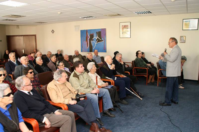 Čitanje priča štićenicima doma