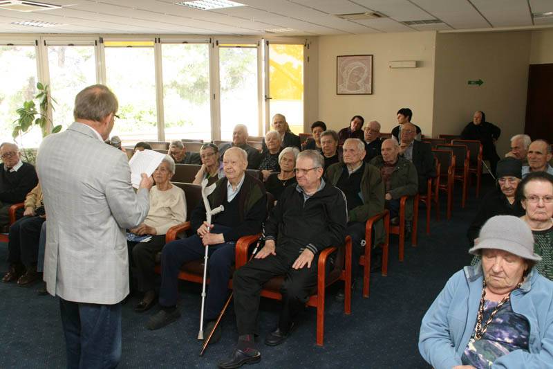 Čitanje priča štićenicima doma