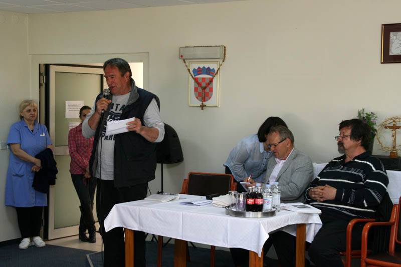 Čitanje priča štićenicima doma