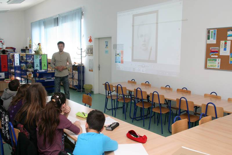 Likovnost i književnost: radionica crtanja portreta s likovnim umjetnikom Valentinom Radmanom