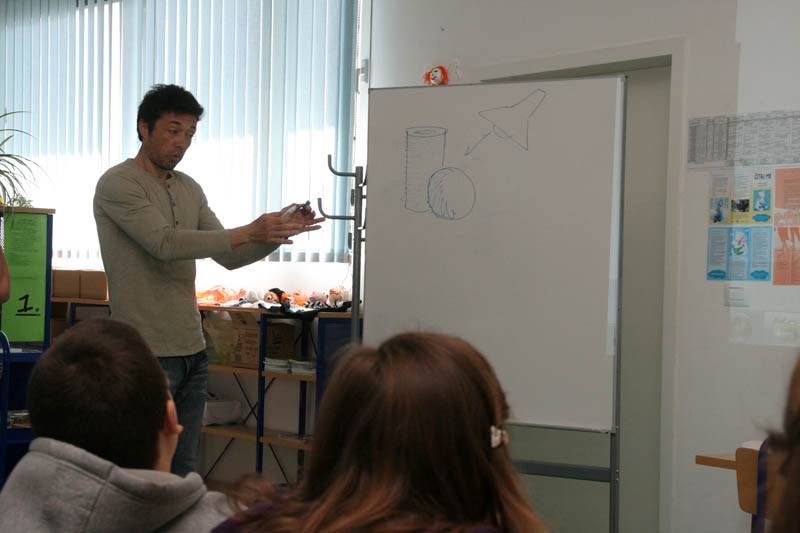 Likovnost i književnost: radionica crtanja portreta s likovnim umjetnikom Valentinom Radmanom