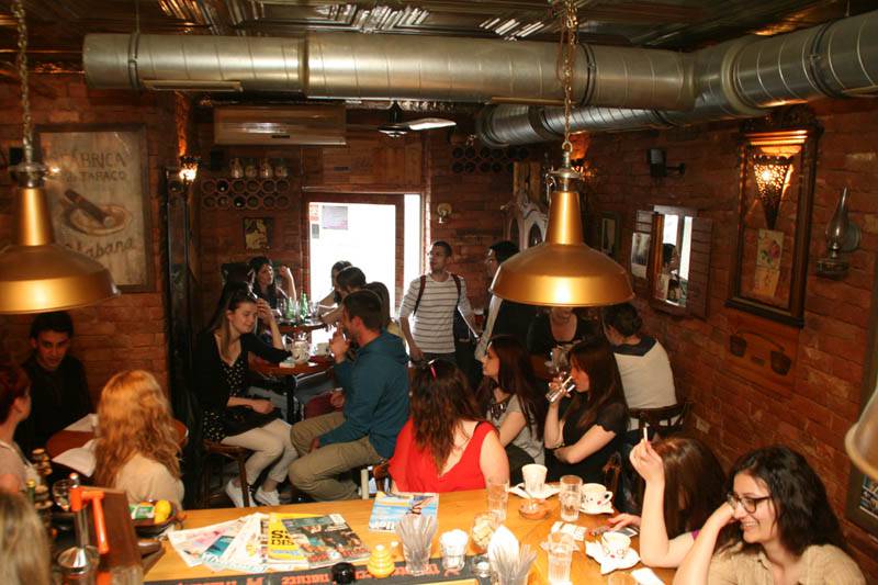 Književna večer studenata informacijskih znanosti: studenti Antonela Bokan  i Marko Silov