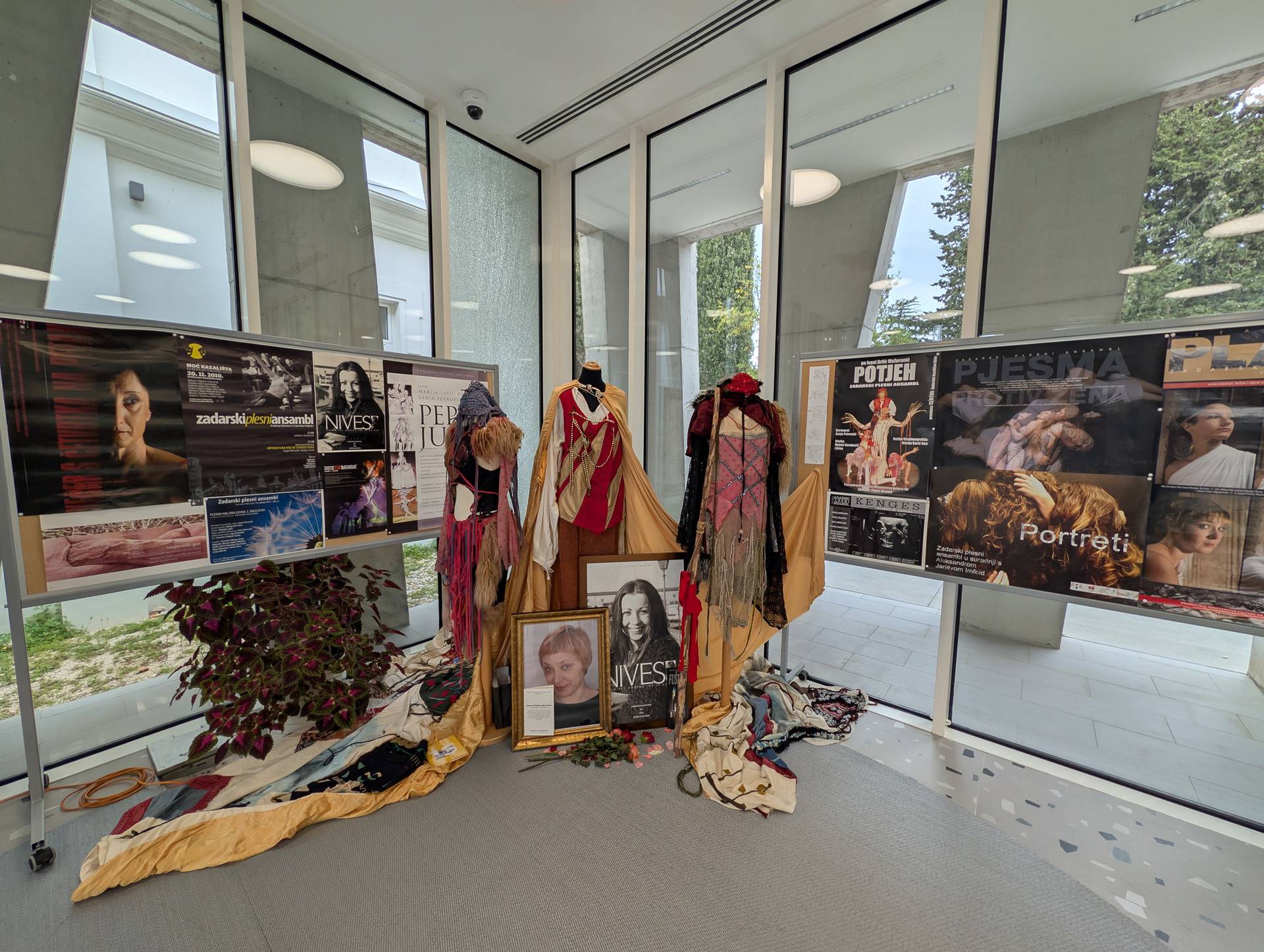 Bez kazalista se ne moze, a plesati se mora