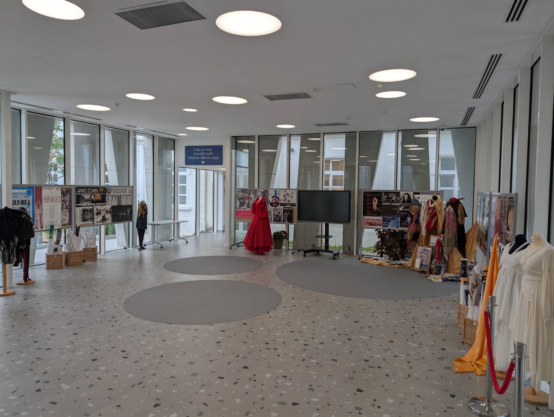 Bez kazalista se ne moze, a plesati se mora