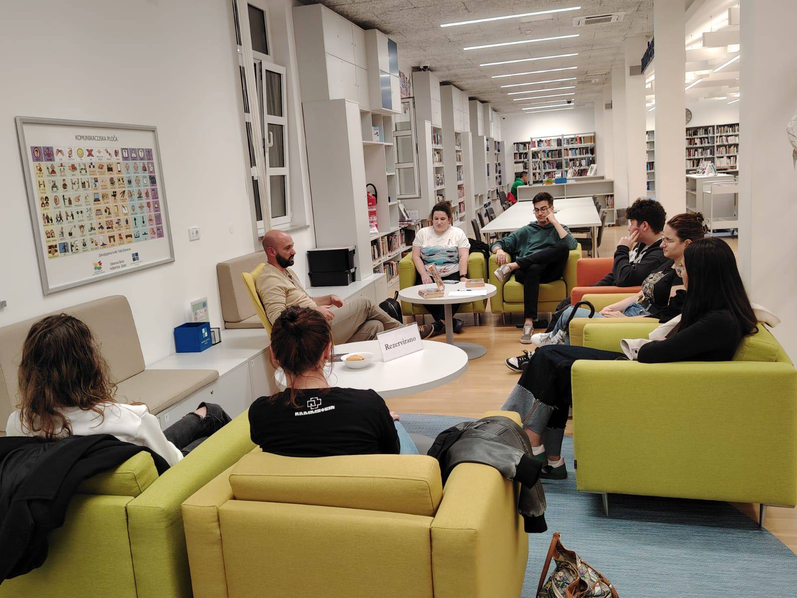 S one strane ogledala