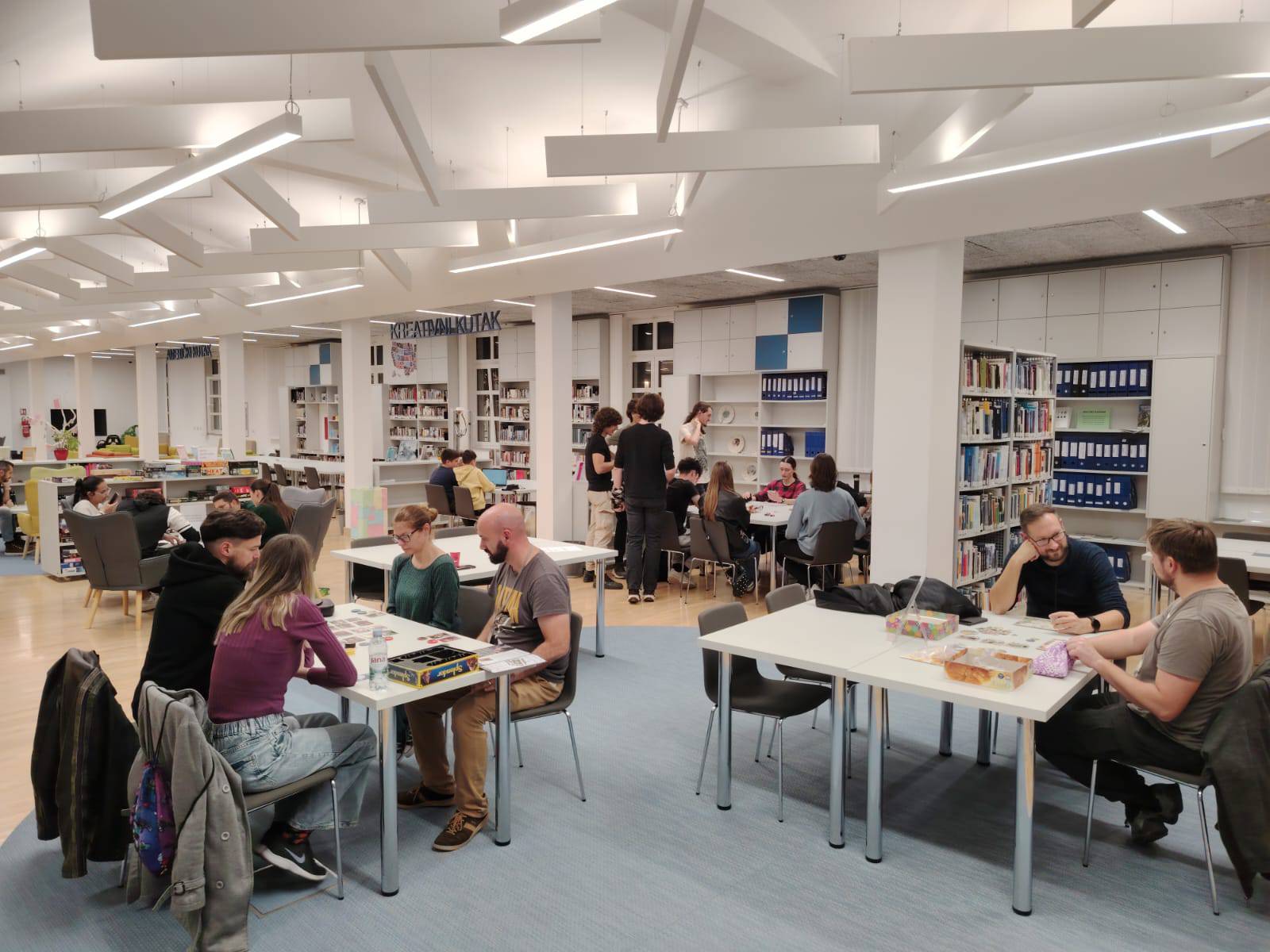 Večer društvenih igara na Odjelu za mlade