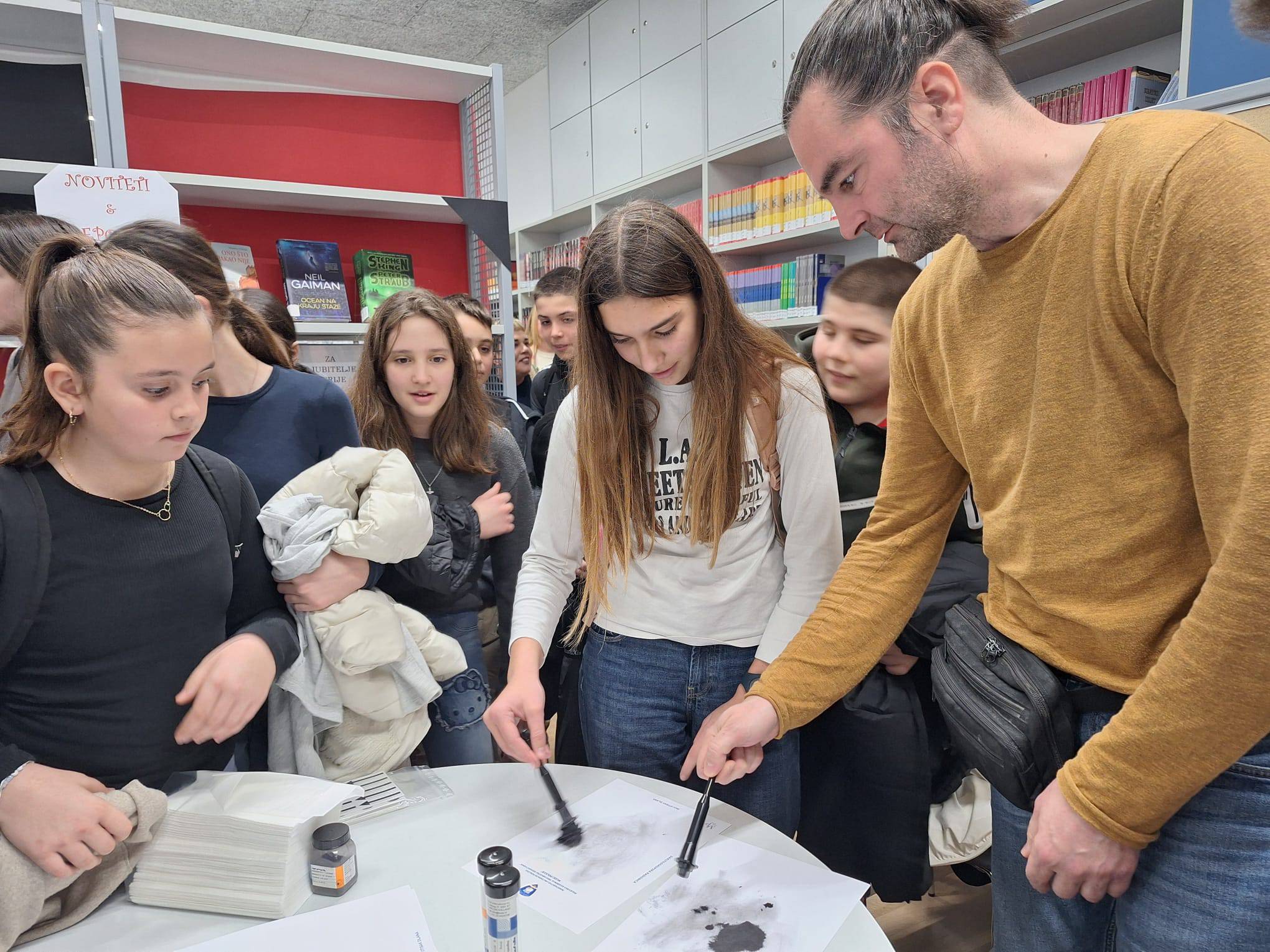 Predstavljena knjiga "Provalnikova tajna"