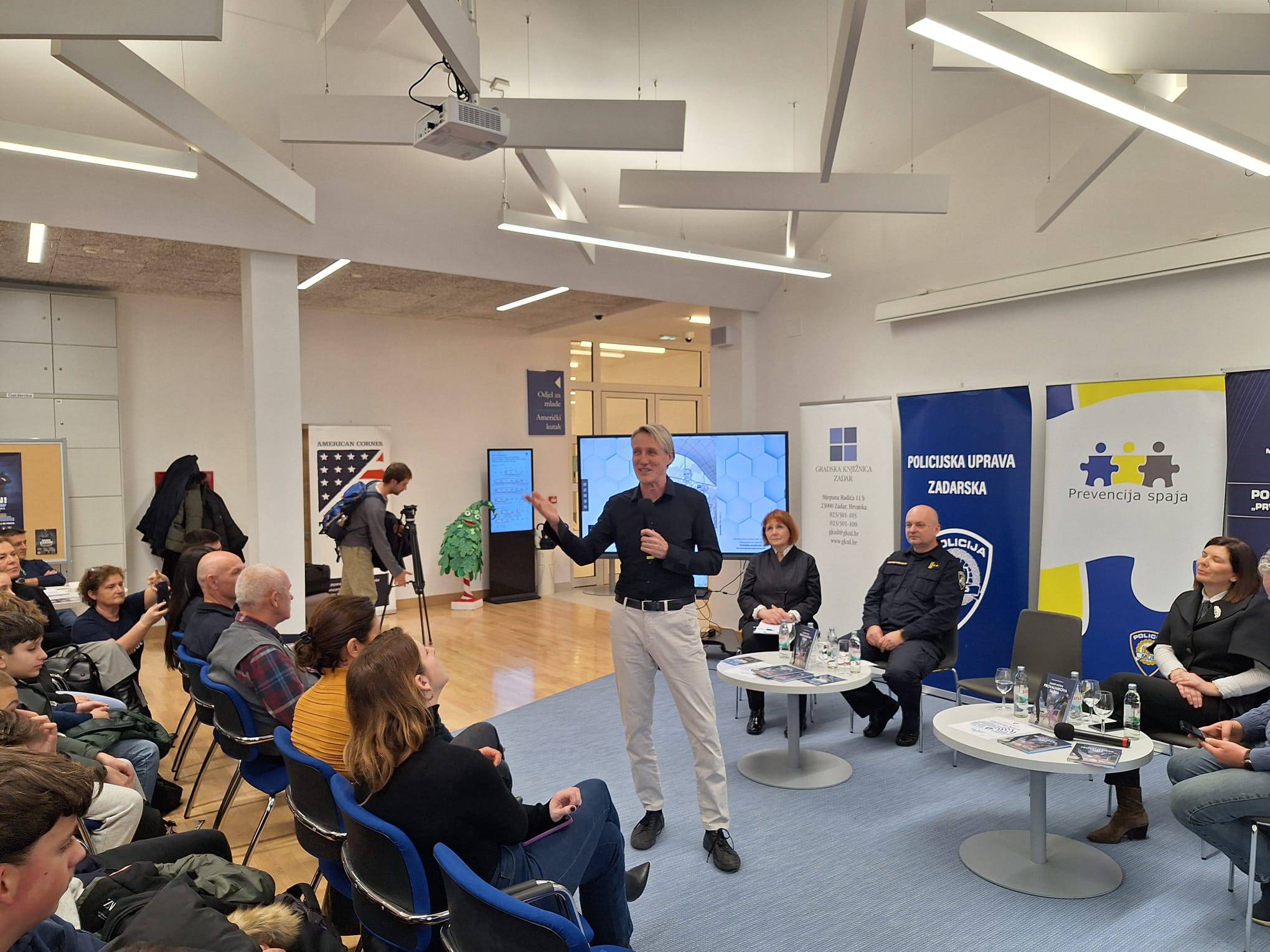 Predstavljena knjiga "Provalnikova tajna"