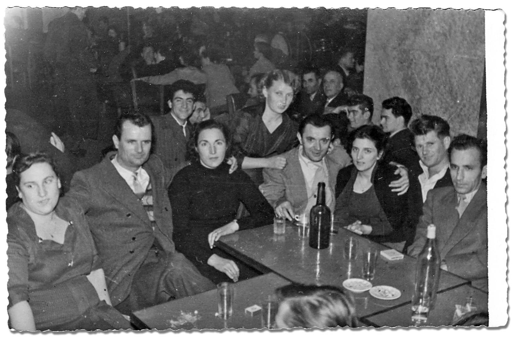 Jedna od fotografija Pere Goića sa izložbe Da se ne zaboravi (Kavana Central 1956.)