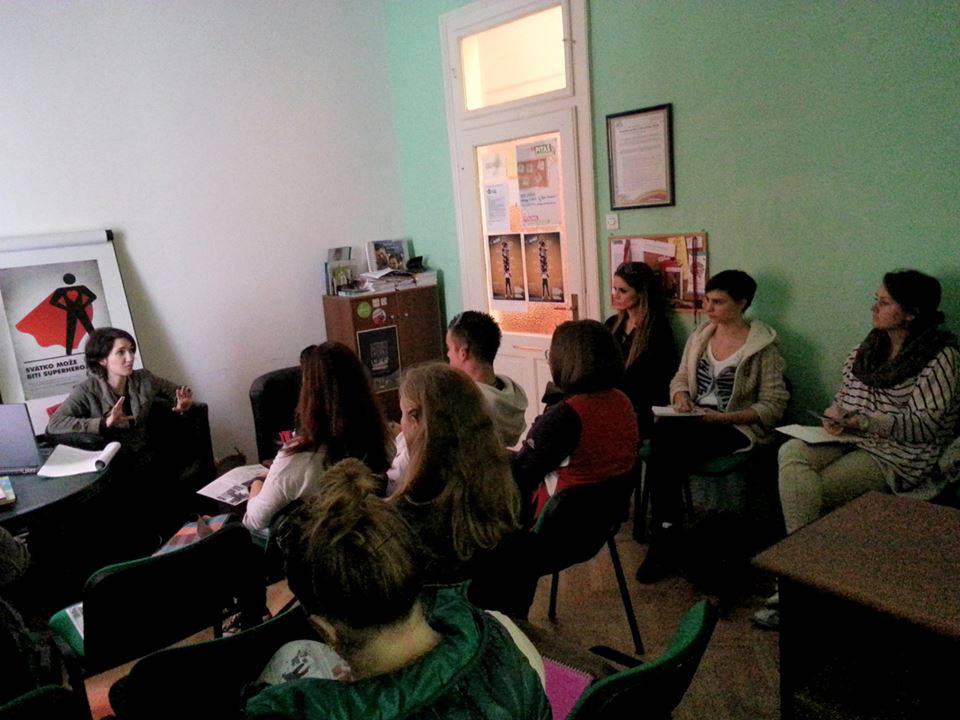 Ivana Begović obučava mlade čitanju naglas